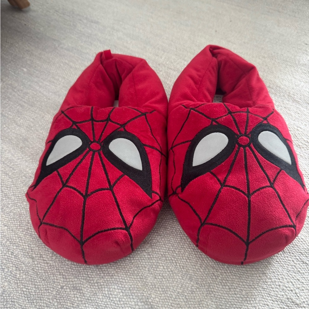 GAP Red Spider-Man Kids Slippers size 5/6